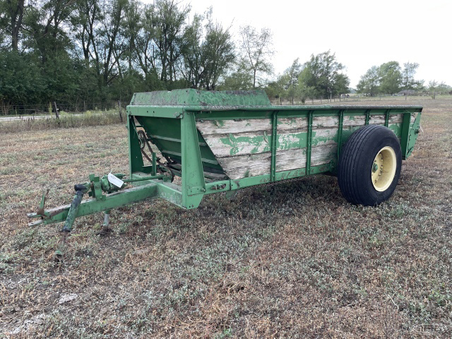 Single axle manure spreader